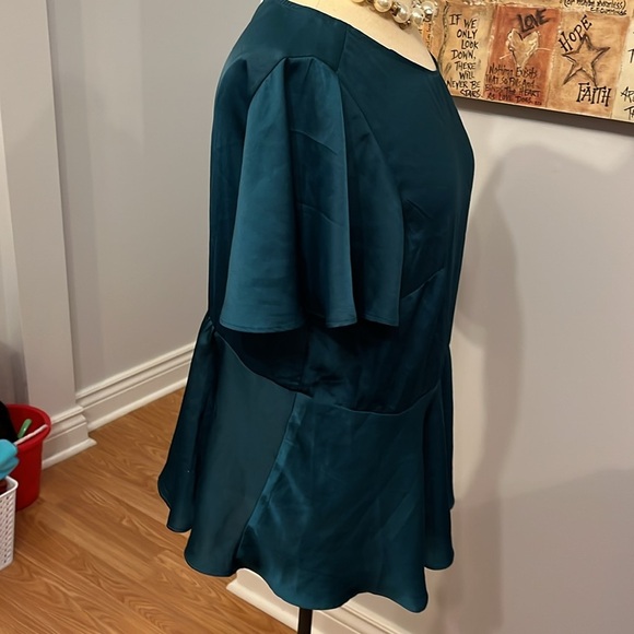 TORRID Deep Green Satin Finish Peplum Style Blouse size 0X - Picture 5 of 14
